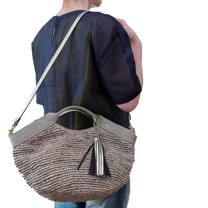 VIOLAd’ORO　タッセルラフィアカゴバッグ　V-8087 VIOLAd'ORO ヴィオラドーロ かごバッグ ラフィア バスケット