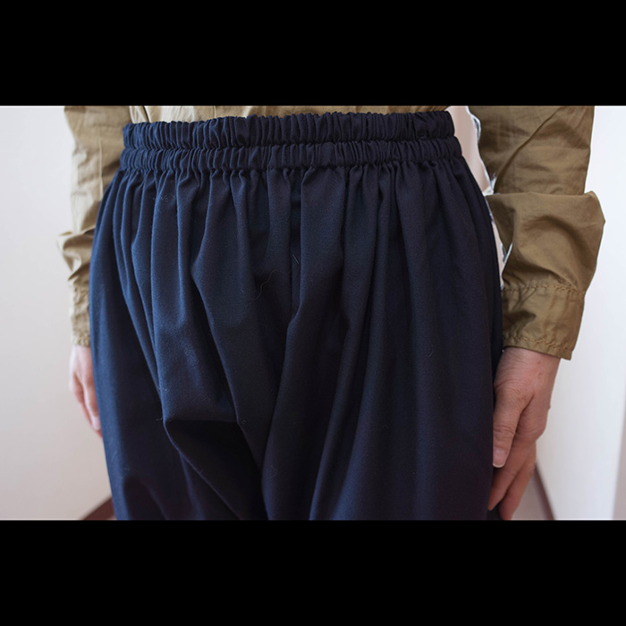 homspun ウールポプリンギャザーパンツ#ネイビー | Lin total  
