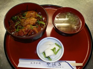 やはぎ鮭の親子丼