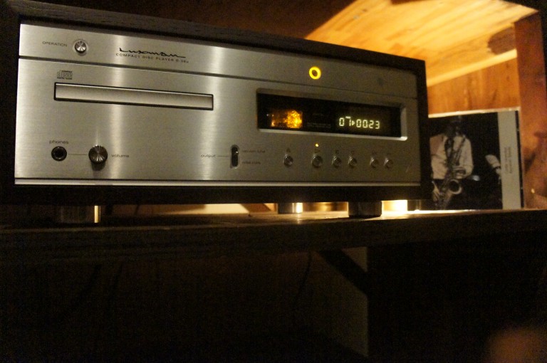 Luxman D-38u・現行CDプレーヤーでの過去回帰」（福地筆