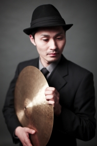 井谷享志