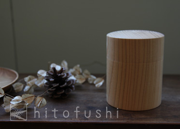 白木地の茶筒