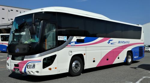 JRバス東北　いすゞガーラ(初期型リアガラス分割タイプ) びゅうバス(赤バス) JRバス東北 いすゞガーラ(初期型リアガラス分割タイプ) びゅう
