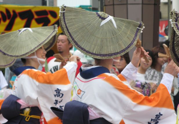 後ろ姿もいい(笑) 実は美人ぞろいだった高知信金