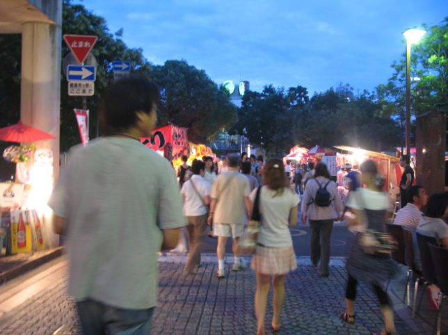宵闇せまる中央公園