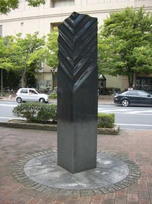 彫刻:小林亮介作「光の沈殿」