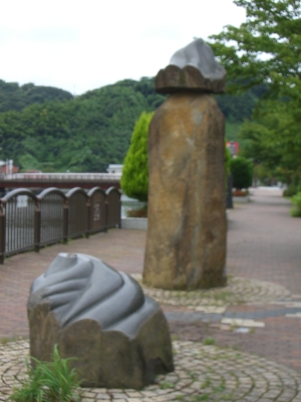 彫刻:氏家慶二「風景の芽」
