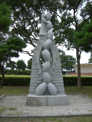 彫刻:平井一嘉「米伝説」