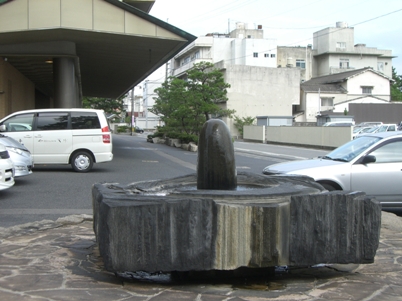 彫刻:中岡慎太郎「宝生の泉」