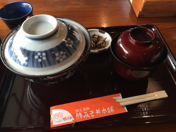 豚みそ丼 野さか