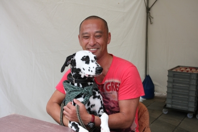 スタッフ犬、もしろんメス。