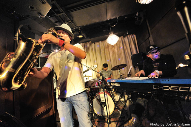 尾野カオル with DAISUKE from JABBERLOOP
