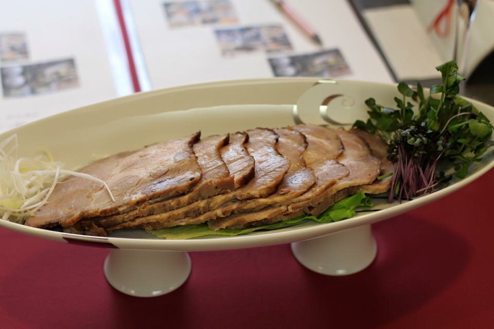 大皿と肉