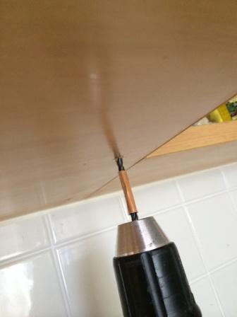 キッチンリフォーム棚制作のコツ、取り付け部のネジ加工