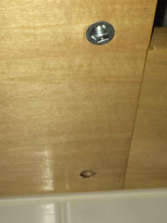 自分でDIY!キッチン棚リフォーム、鬼目ナット装着