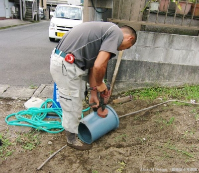 浸透マスの施工中