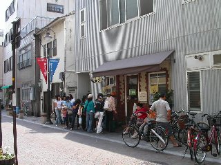 お昼時にはお客がいっぱい