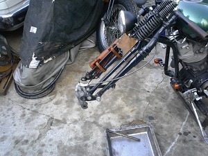 フロントタイヤ取り外し