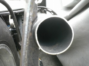 マフラー逃げ加工