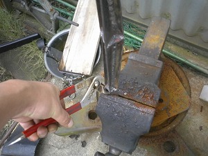 スタンドレッグ曲げ加工