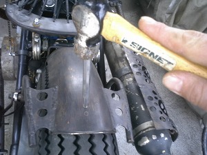 ポンチ打ち作業