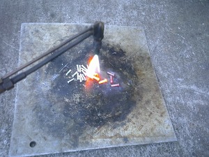 リベット炙り作業