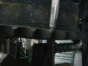 リベット打ちこみ作業