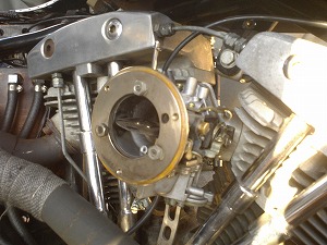 キャブレター組み付け装着