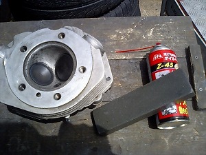 オイルストーンで面出し作業
