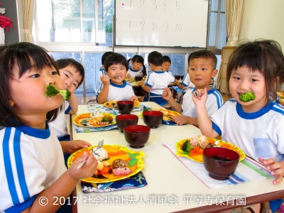 2017/11/2 ハロウィンの製作とその日の給食風景