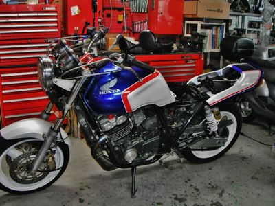 CB400SF | 旧車バイク・カスタムバイク販売「BurstCity CB400SF | 旧車バイク・カスタムバイク販売「BurstCity