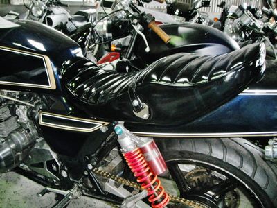ゼファーχ シート ゼファーのシートロック交換 | モトショップ功和
