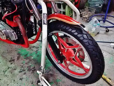 タイヤ交換 | 旧車バイク・カスタムバイク販売「BurstCity