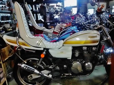 白い三段シート | 旧車バイク・カスタムバイク販売「BurstCity