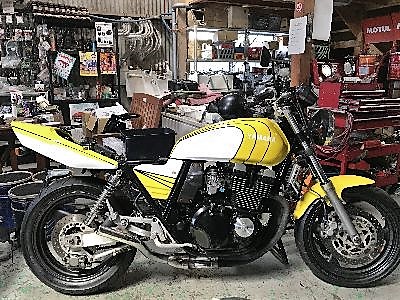 xjr400初期型4HMのタンクの取り付け方 - Toshiの悪あがき