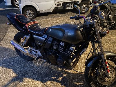 XJR400は赤黒 | 旧車バイク・カスタムバイク販売