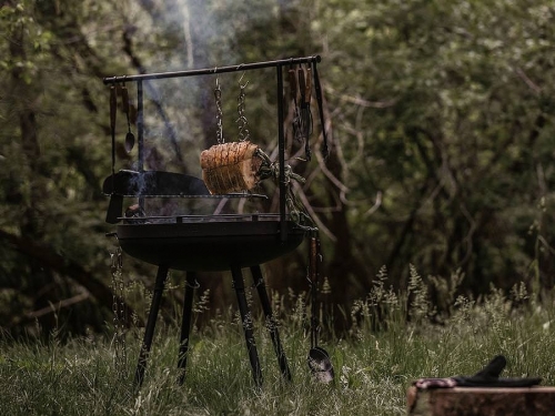 存在感抜群！BBQの主役。BAREBONES ｶｳﾎﾞｰｲﾌｧｲﾔｰﾋﾟｯﾄｸﾞﾘﾙ30″ｱｼﾞｬｽﾀﾌﾞﾙ