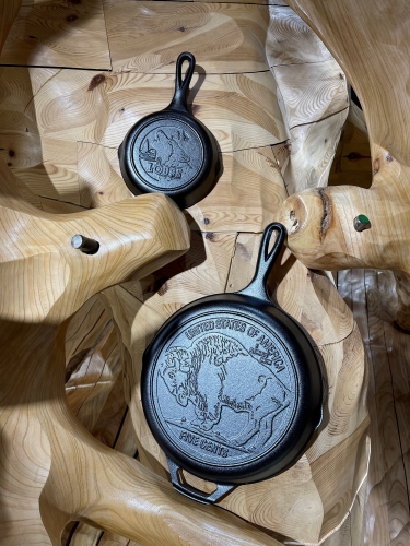 ■PREMIUM出品■LODGE ワイルドライフシリーズ(狼) 6.5 inch Cast Iron Skillet with Wolf Scene（スキレット 6 1/2