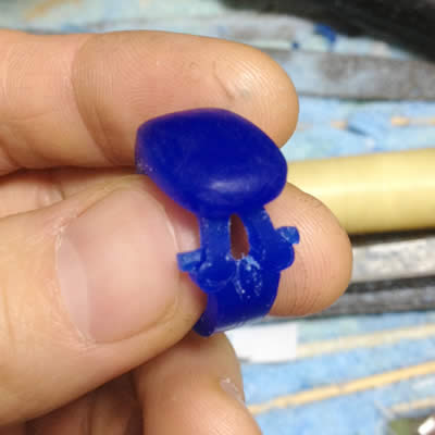 ブルテリアの足の部分彫り込み