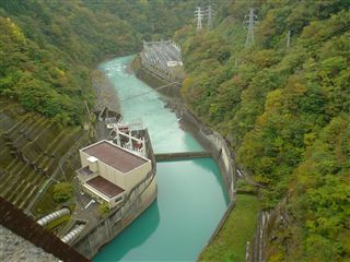 051029_井川ダムの落差。