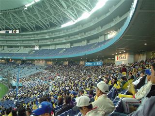 051127_盛り上がるスタンド。