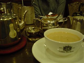 050604_LONDON TEA ROOM「スコーンセットの紅茶」