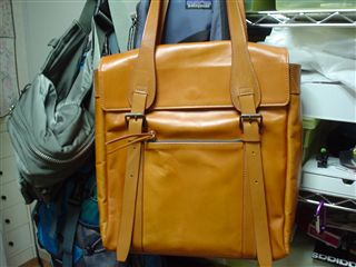 060104_アッシュオムにて皮カバン購入。
