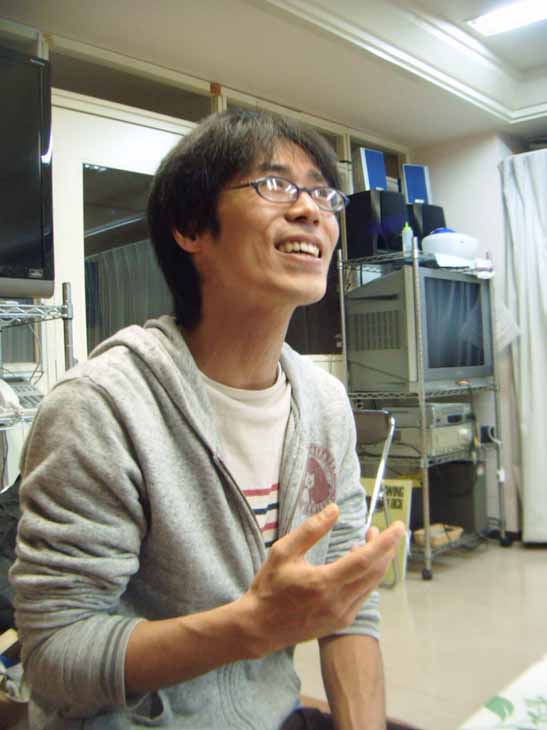 経塚よしひろ