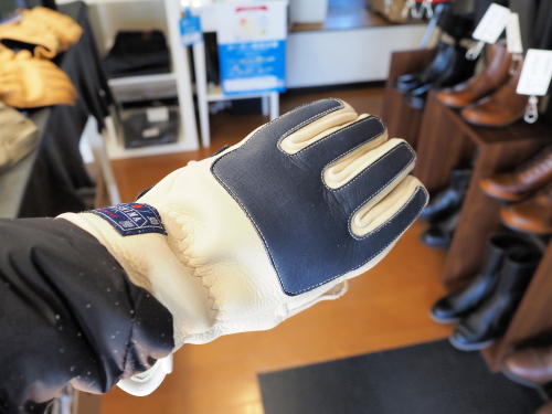 毎度の尾原さんのとこ（屋島工房）で、いいバイク用グローブと出会う
