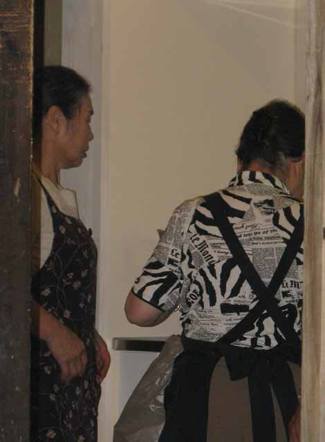 キッチンでは漁協婦人部最長老が!