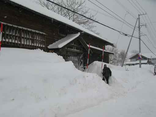 雪かきしてお出迎え