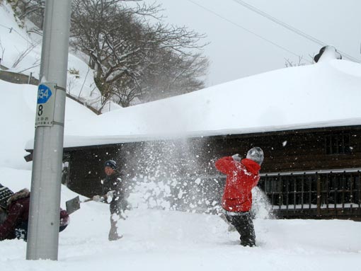 あの、カマクラづくりなのに雪合戦2