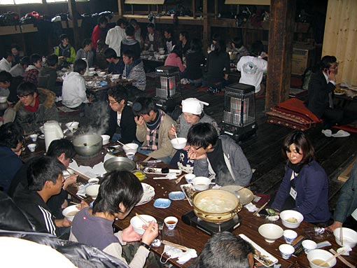 漁協のおばさんも混じって