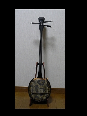 三線(wikipediaより)
